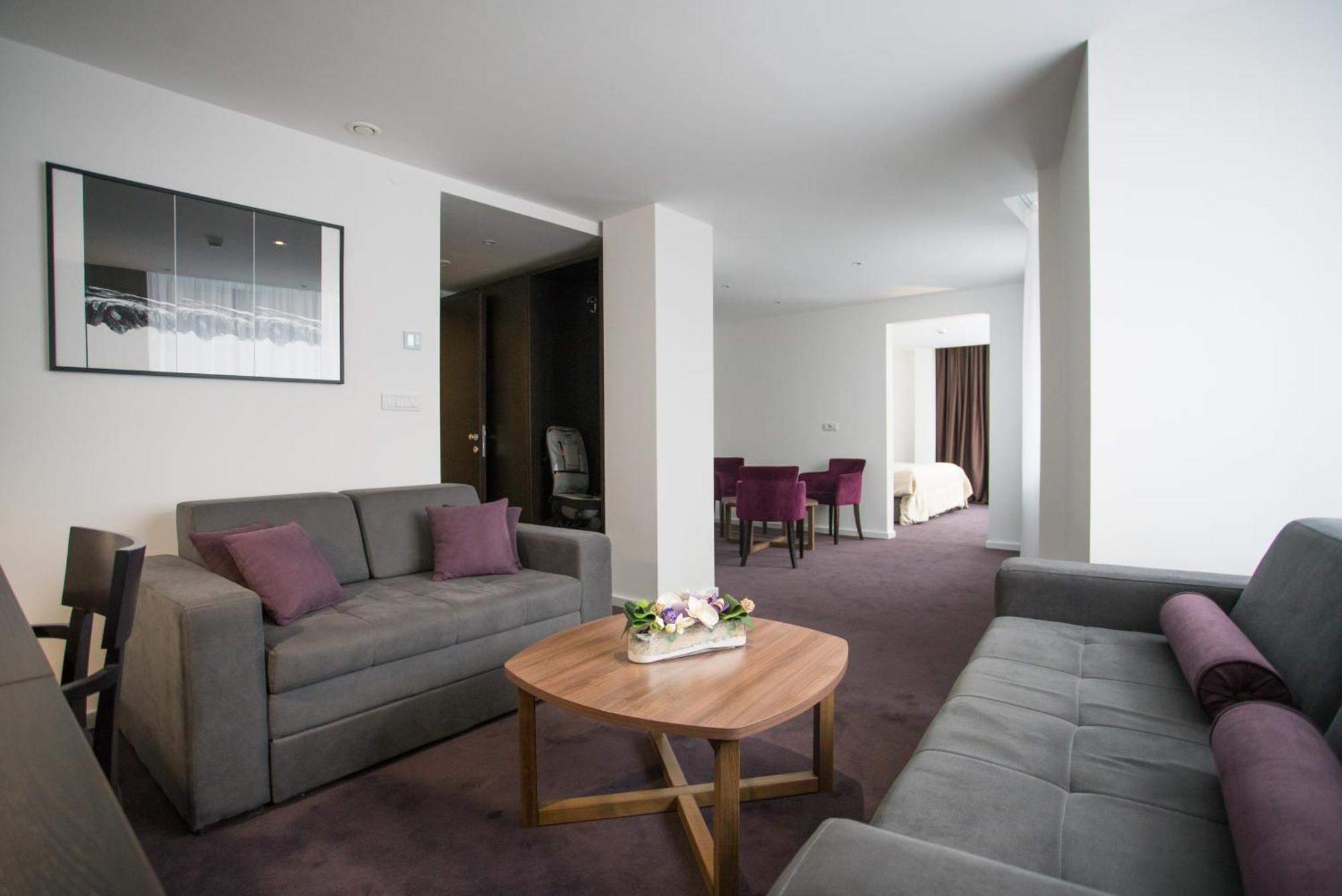 New City Hotel & Restaurant Ni Værelse billede